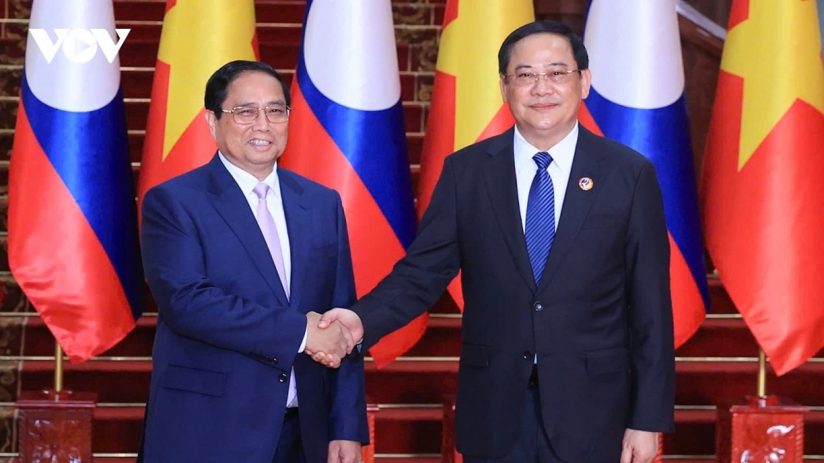 Vietnam gives top priority to great relations with Laos